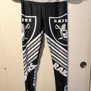 🔥NFL LAS VEGAS RAIDERS BLACK SIZE SMALL. RAIDERS LOGO LEGGINGS-NEW WITHOUT TAGS